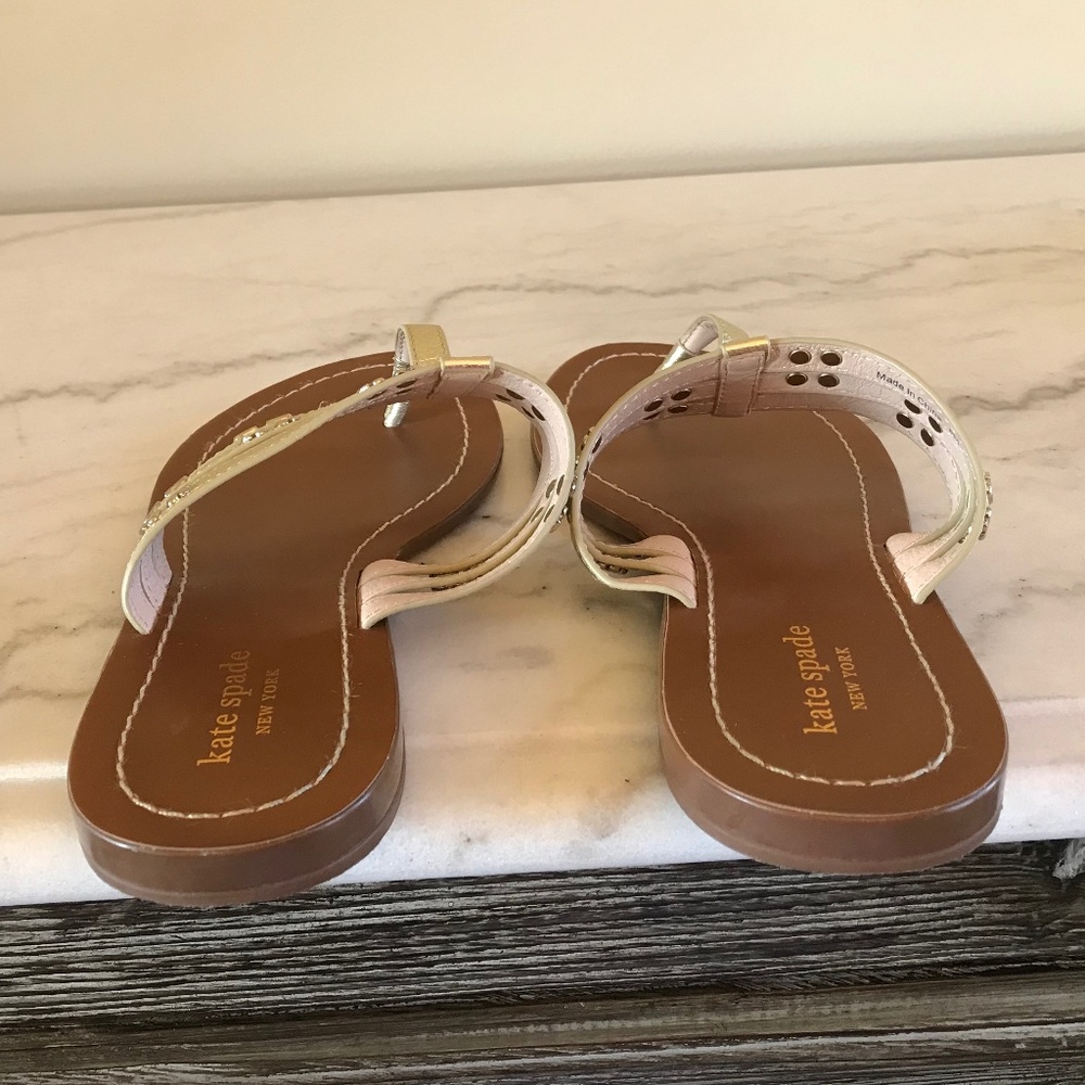 KATE SPADE PATENT LEATHER GOLD SANDAL - Picture 5 of 15